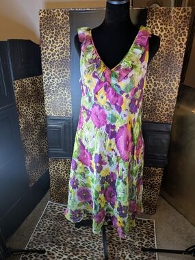 Sleeveless Ruffle V-Neck Floral Midi Dress in Pink & Green